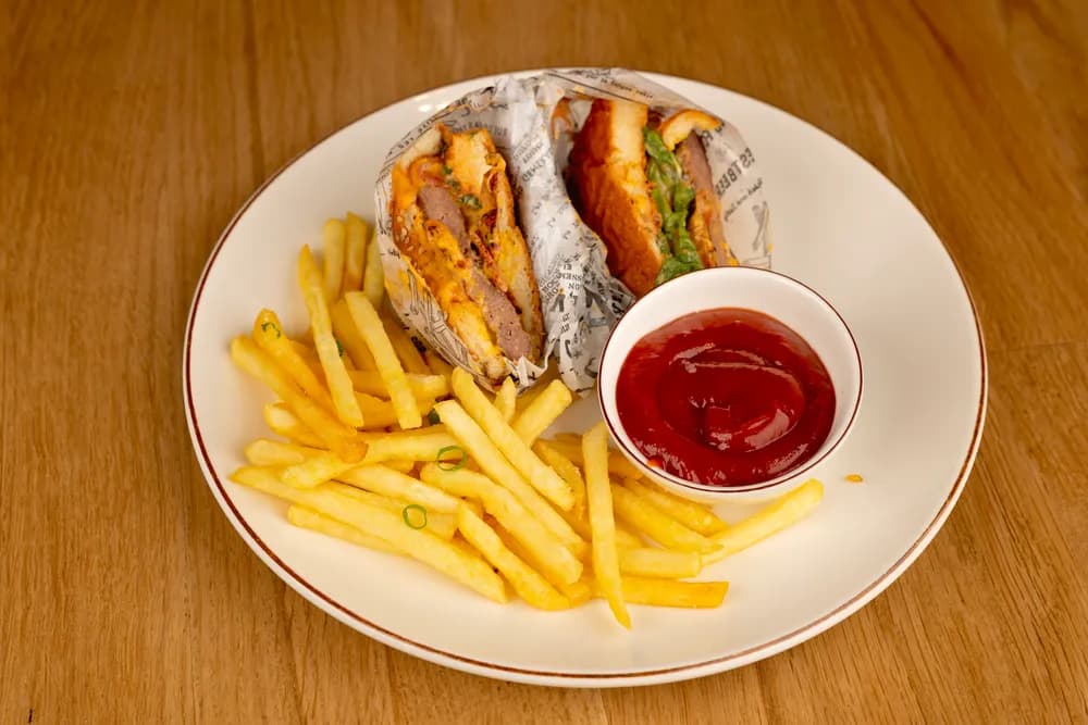 Mini burger cu cartofi prăjiți