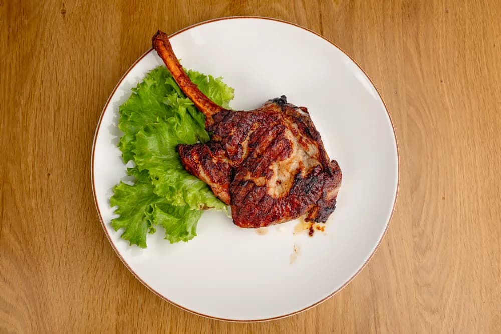 Tomahawk de porc la grătar