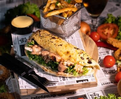 Sandwich cu piept de pui
