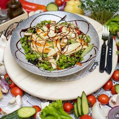 Salata fresh cu halloumi
